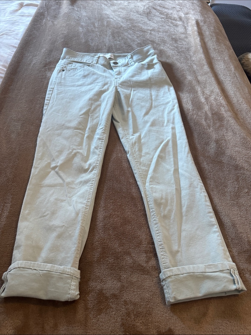 Gibson Latimer Pale Sage Cropped Jeans with Rolled Hem